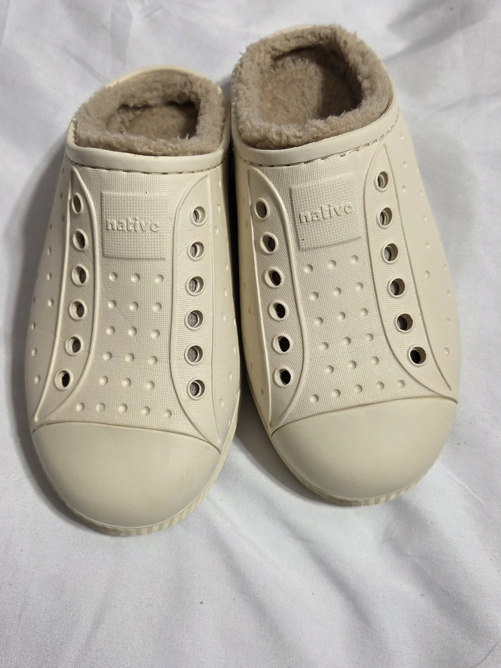 NATIVE SHOES Kids Jefferson Cozy Cream Faux Shearling Lined Mules Size 12C